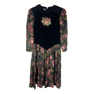 Donna Morgan 80s Floral Velvet Princess Cut Long Sleeve Midi Dress 9/10